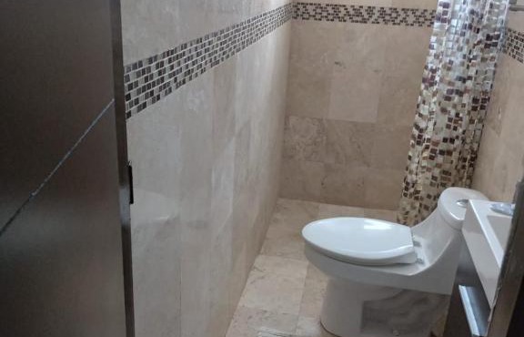 Habitación cómoda, en privada con seguridad y parque para caminatas.