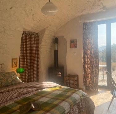 Habitación con cocina de verano jardín y entrada privada