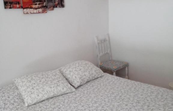 Habitación con patio en piso compartido