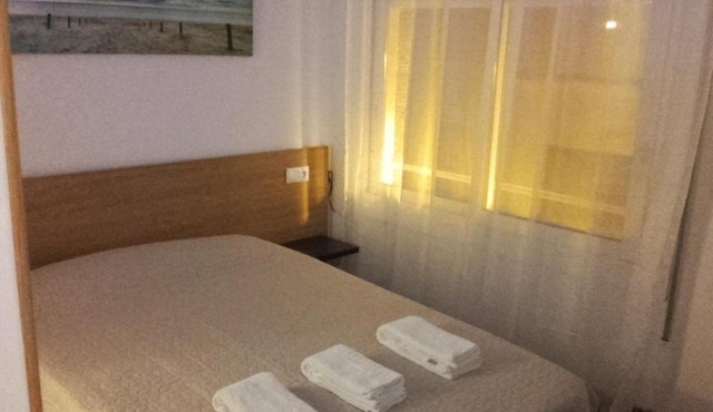 HABITACIÓN ECONÓMICA CON BAÑO PRIVADO EN PLENO CENTRO DE FIGUERES