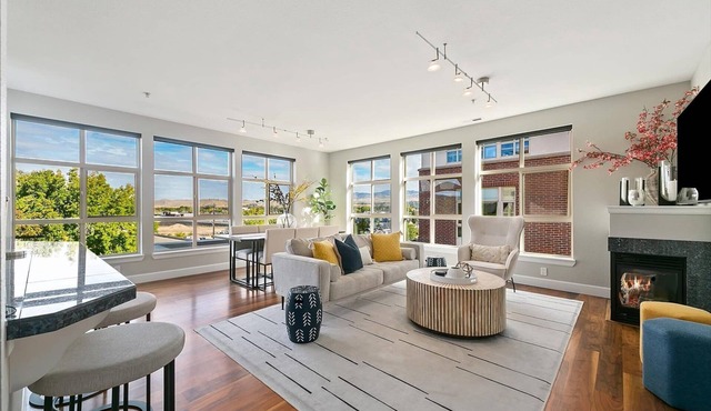 #HabitueHomes - CitySide Serenity - Downtown! Views!