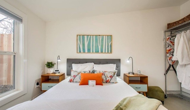 #HabitueHomes - Green Spot Studio- Dog Friendly!