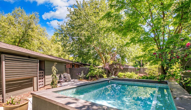 #HabitueHomes - The East End Retreat – King Bed, EV Charger, Natural Spring Pool!