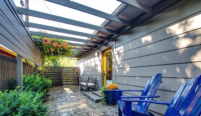 #HabitueHomes - The Modern Studio - Near Downtown!