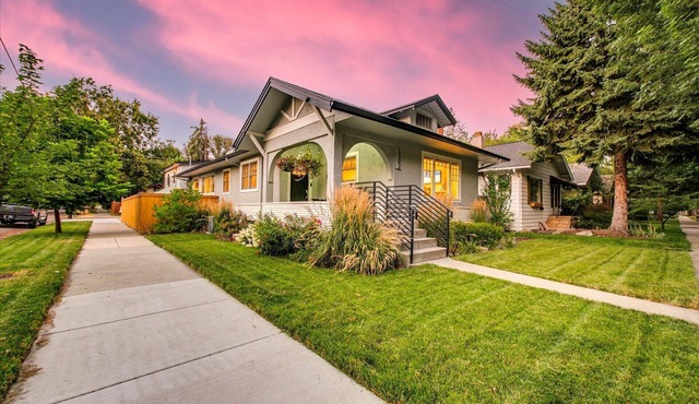 #HabitueHomes - The Silver Maple - Hot Tub!