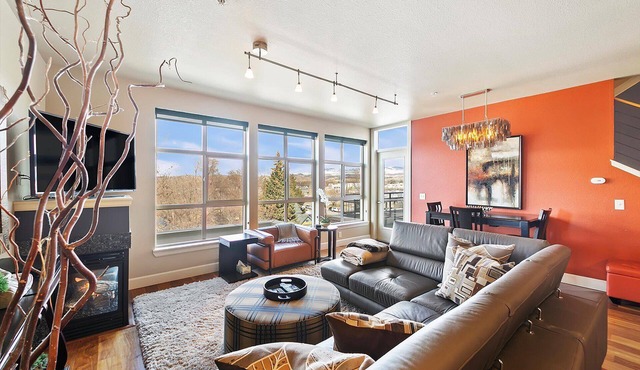 #HabitueHomes - The Zen Den - Downtown Living!