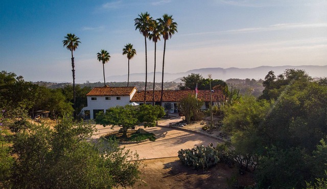 Hacienda 6 Palms Olive Ranch - Private 1 Bedroom Apartment on Mountain Top!