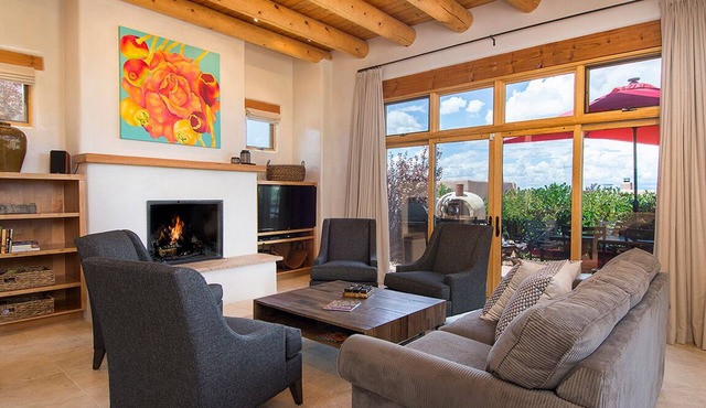 Hacienda Artist Paradise - Luxury Villa with Mountain Views
