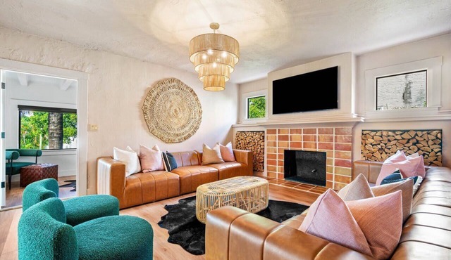 Hacienda Flamingo Unit 2 - Expansive 3BR Retreat with Style & Comfort