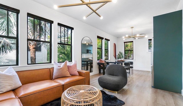 Hacienda Flamingo Unit 4 - Chic 2BR Retreat Near Shops and Restaurants