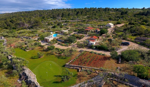 Hacienda LUCIO/secluded estate/practice golf/enjoy the view and great pool