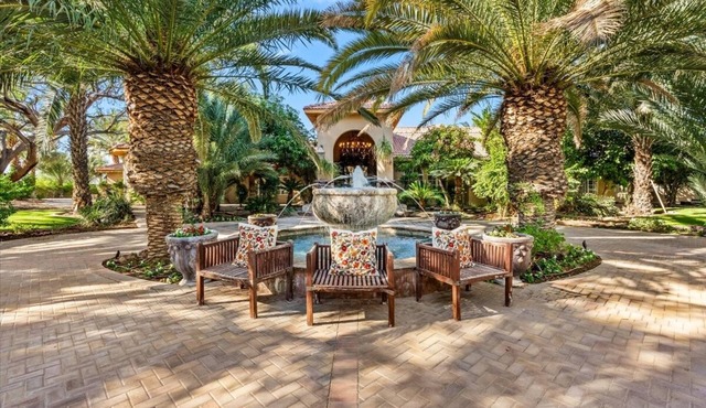 Hacienda Nestled in Private Date Grove close to Palm Springs