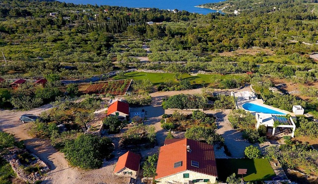 Hacienda NOA/secluded estate/practice golf/enjoy the view and great pool