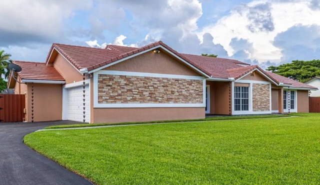 Hacienda Rivas - Stunning 4 BR Villa - Miami