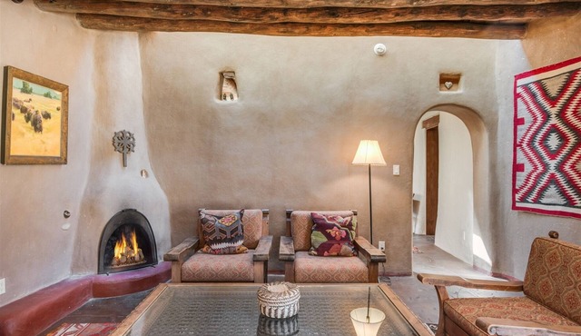Hacienda Rose - Historic East Side Adobe