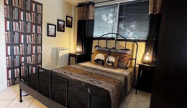 Hacienda Santa Fe de TheBearMountain.fr located at the top of a green setting.