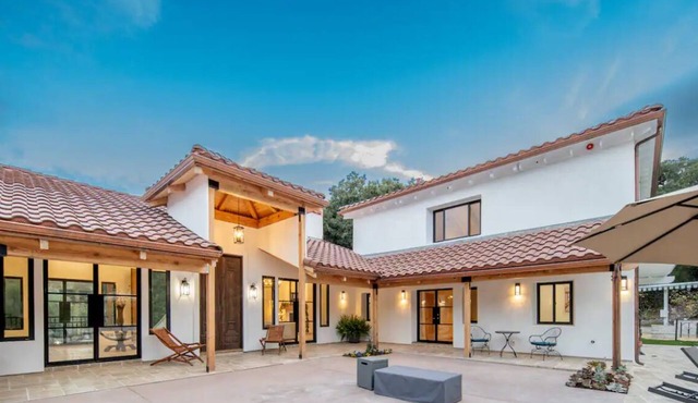 Hacienda Style Home, Swimming Pool, Hot Tub, Outdoor BBQ Area, Fire Pits