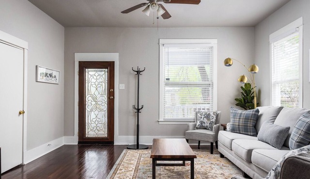 Hackberry House - Pet Friendly! -Mins to Pearl, DnTwn, Riverwalk, Ft Sam Houston