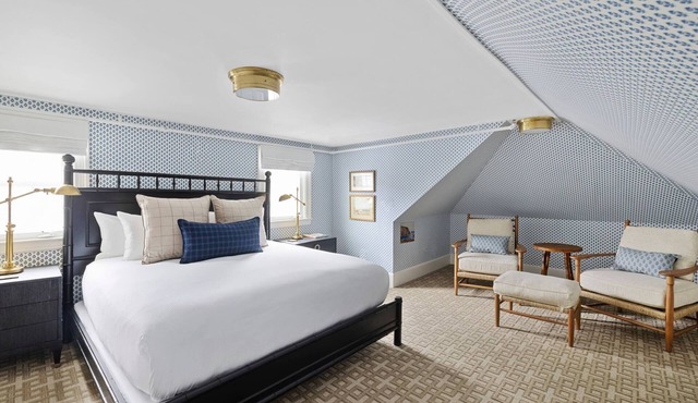 Hackenberg King with Seating Area at Kennebunkport Inn, Free Breakfast