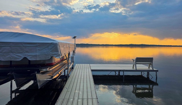 Hackensack Waterfront Retreat on Tenmile Lake