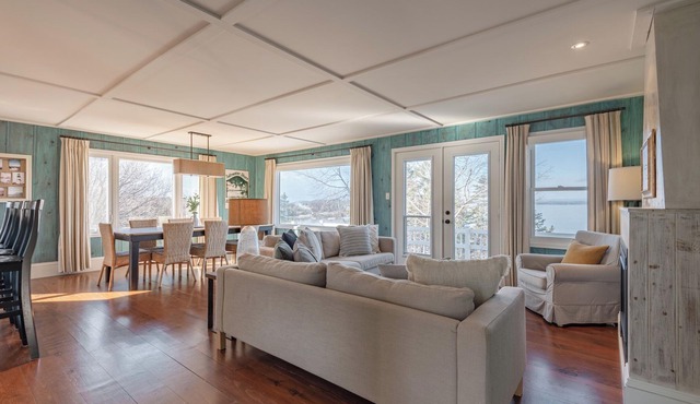 Hackett's Cove Oceanfront Family Cottage for 11