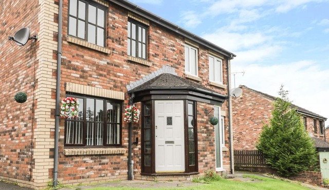 HADRIAN'S LODGE, family friendly, with a garden in Brampton, Cumbria