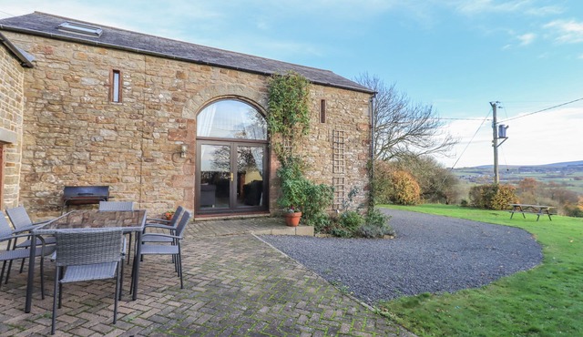 HADRIAN'S VIEW, pet friendly, with open fire in Brampton, Cumbria