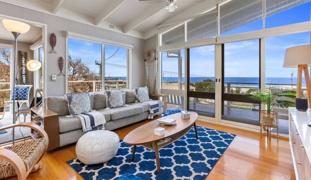 Haehnels Hill Beach House - 4 bedroom home + views