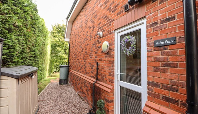 HAFAN FACH, with a garden in Mold