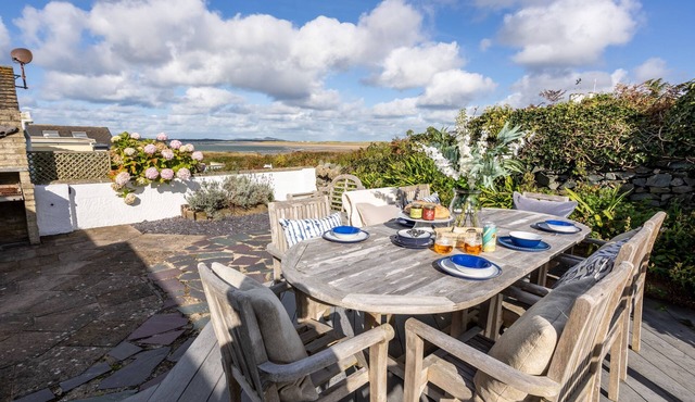 Hafan : Pet-Friendly 3‑Bed Bungalow with Sea Views in Rhosneigr | Managed by Anglesey Holiday Lettin