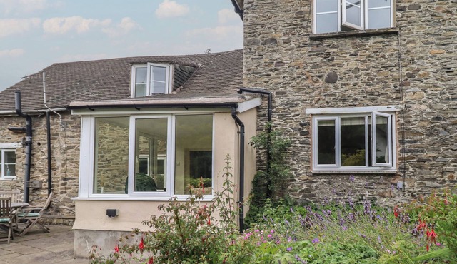 HAFOD, pet friendly, character holiday cottage in Chirk