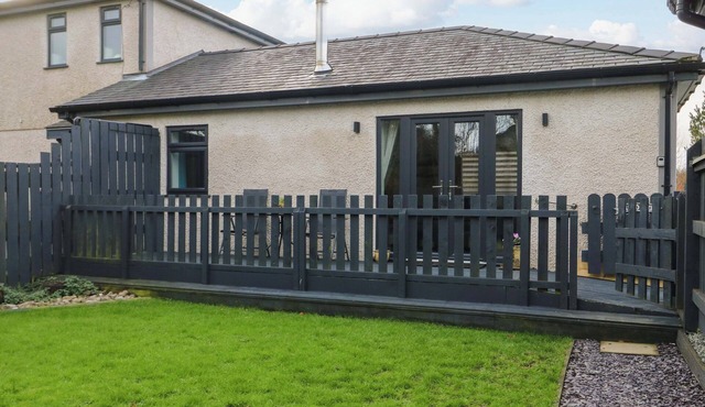 HAFOD WEN, pet friendly, luxury holiday cottage in Pentraeth