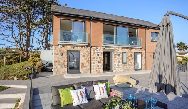 HAFOD Y MOR, pet friendly, luxury holiday cottage in Criccieth