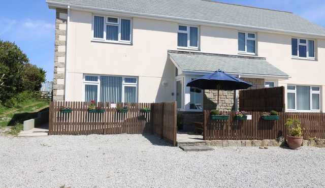 HAGAR VOR, family friendly, country holiday cottage in Penzance