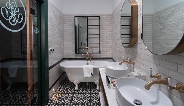 HAGLEY PARK EAST RESIDENCE