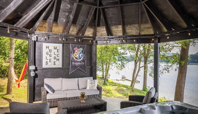 Hagrid's Hut - Harry Potter Riverfront Experience