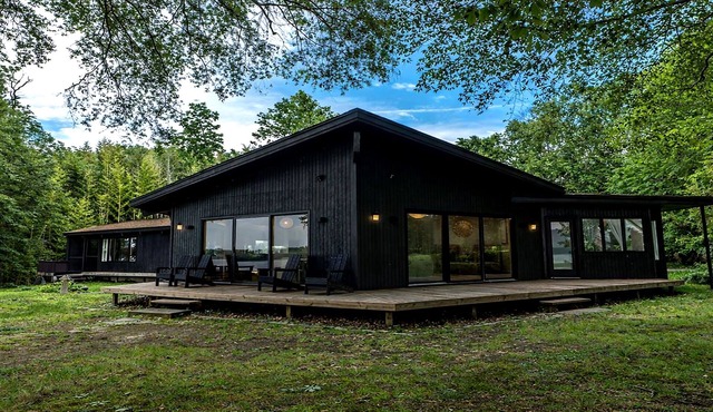 Haiku River House: Japanese-Inspired Potomac Vista