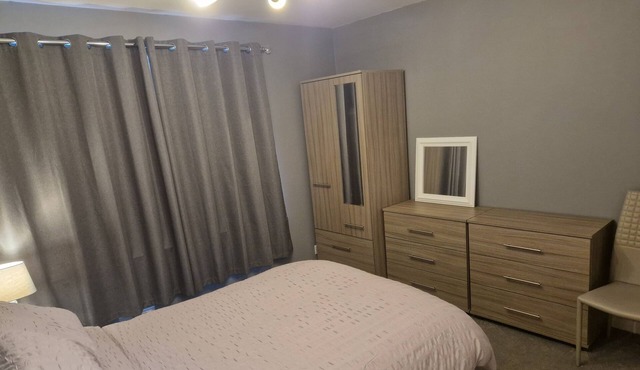 Hairmyres home from home, close to the station and Hospital.