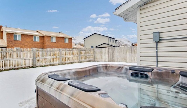 Haiti Haven | Fenced | Massage* | Hot Tub | BBQ