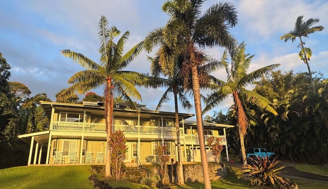 Hakalau, Hilo- Big Island Luxury - 3000+ SqFt. 4 Bed 4 Bath. Beach Close.