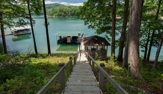 Hakuna Matata = No Worries Huge Lakefront Home Private Dock Florida Room