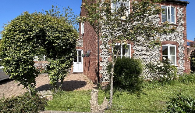 Halcyon House - sleeps 5 guests in 3 bedrooms