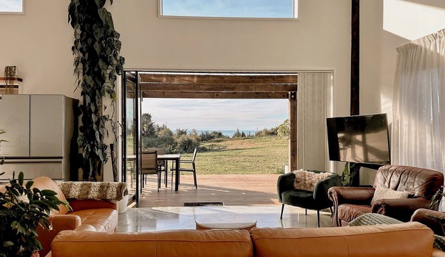 Halcyon Point - Private Hokitika Designer Retreat