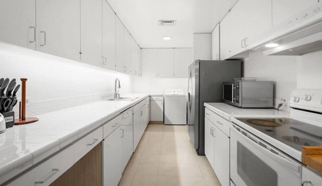 Hale Beach~Beachfront