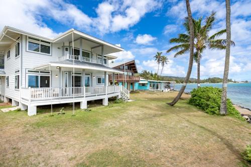 Hale Kahakai - Oceanfront Retreat - Direct Beach Access
