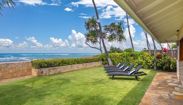 Hale Makai at Diamond Head: Stunning Oceanfront Estate w/Private Pool & AC