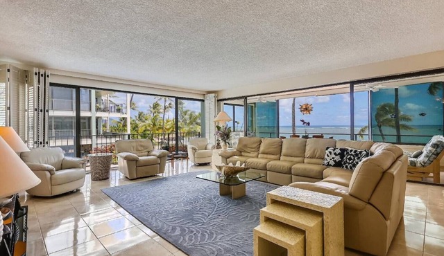 Hale Moana~Beachfront