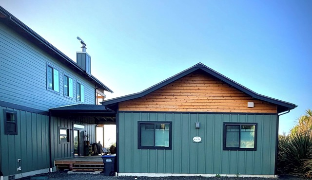 Hale Nalu " House of the Waves ": 2-bedroom ocean view cottage in Yachats