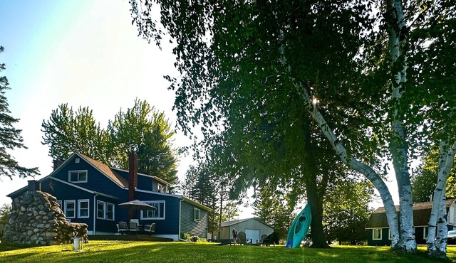 "Hale" of a Get - Away! Charming lakefront cottage on all sports Long Lake.