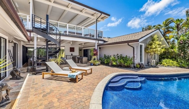 Hale Ohana: Kailua Retreat w/hot tub, Tropical Pool, Walk to Beach